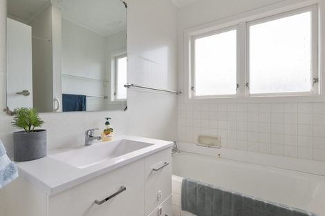 Photo of property in 5 Ngaio Place, Hawera, 4610