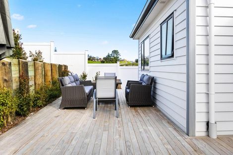 Photo of property in 6 Keiha Crescent, Massey, Auckland, 0614