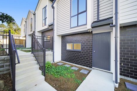 Photo of property in 3/31 Ayton Drive, Totara Vale, Auckland, 0629