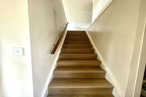 Photo of property in 9 Darren Crescent, Half Moon Bay, Auckland, 2012