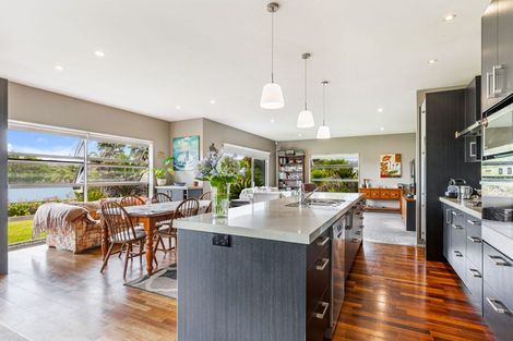 Photo of property in 1 Gavinike Place, Waimauku, 0812