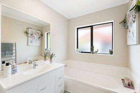 Photo of property in 52 Wattle Farm Road, Wattle Downs, Auckland, 2103