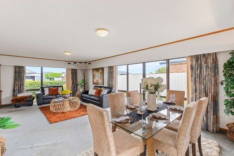 Photo of property in 28 Edgewater Parade, Waiuku, 2123