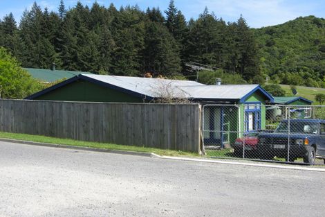 Photo of property in 48 Hampden Street, Picton, 7220