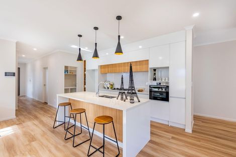 Photo of property in 3 Vintry Drive, Kumeu, 0810