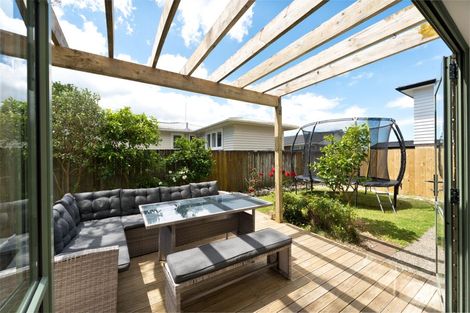 Photo of property in 33 Woodford Avenue, Henderson, Auckland, 0610