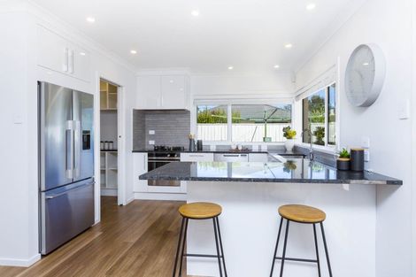 Photo of property in 16 Comeskey Grove, Elderslea, Upper Hutt, 5018