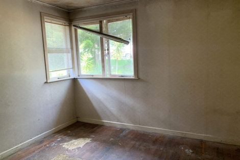 Photo of property in 16 Parrs Cross Road, Henderson, Auckland, 0612