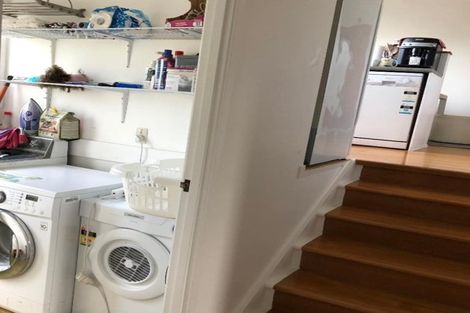 Photo of property in 1/32 Knightsbridge Drive, Forrest Hill, Auckland, 0620