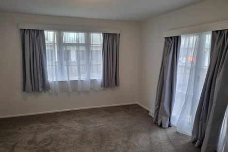 Photo of property in 3 Waters Place, New Lynn, Auckland, 0600
