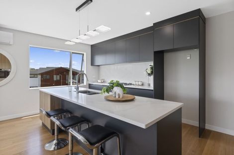 Photo of property in 28 Turutu Place, Long Bay, Auckland, 0630