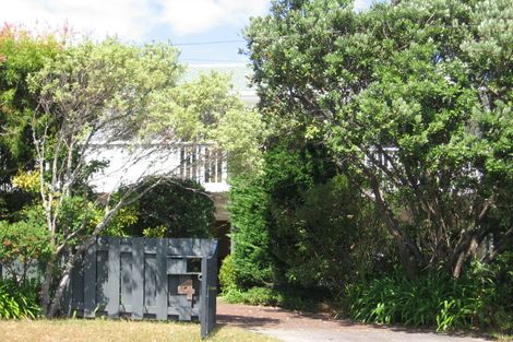 Photo of property in 2/4 Beulah Avenue, Rothesay Bay, Auckland, 0630