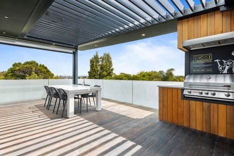 Photo of property in 101a Rangatira Road, Beach Haven, Auckland, 0626