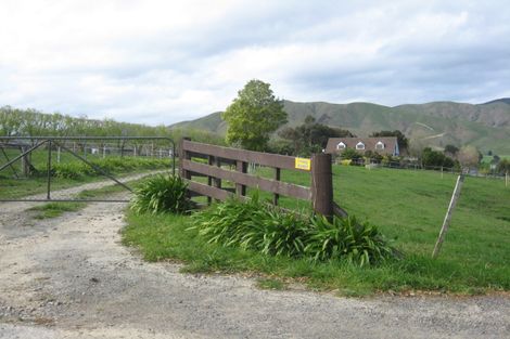 Photo of property in 824 Makerua Road, Tokomaru, Palmerston North, 4474