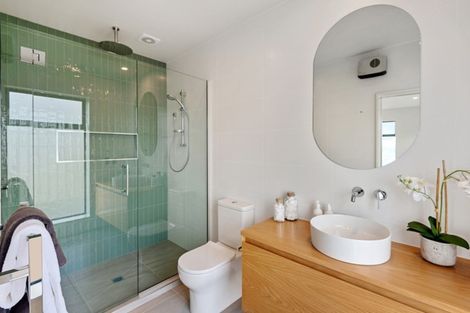 Photo of property in 2 Bluewater View, Mount Pleasant, Christchurch, 8081