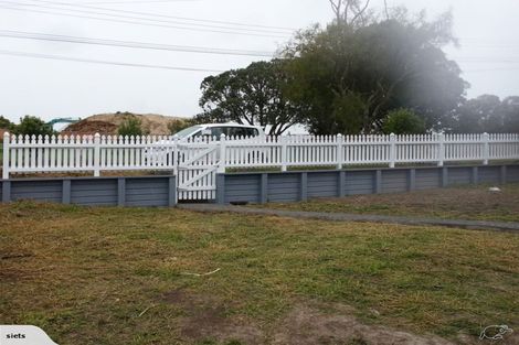 Photo of property in 26 Archibald Road, Kelston, Auckland, 0602