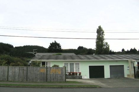 Photo of property in 1/2 Norana Road, Maoribank, Upper Hutt, 5018