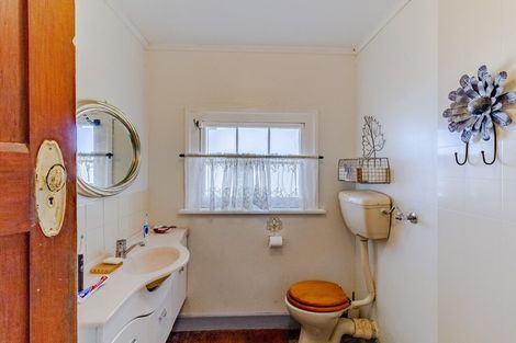 Photo of property in 6 Seaview Terrace, Bluff Hill, Napier, 4110