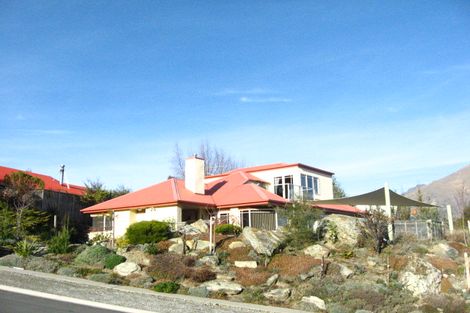 Photo of property in 6 Cedar Drive, Kelvin Heights, Queenstown, 9300