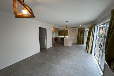 Photo of property in 3 Kerria Place, Sunnynook, Auckland, 0620