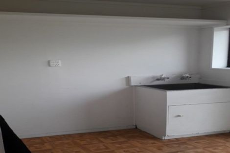 Photo of property in 2/69 Orams Road, Hillpark, Auckland, 2102