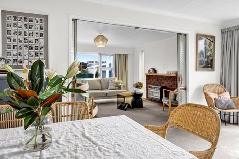 Photo of property in 26 Oberon Street, Stratford, 4332