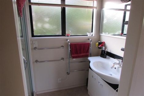 Photo of property in 2/36 Orchard Road, Waiake, Auckland, 0630