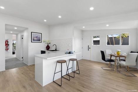 Photo of property in 1/111 Arran Road, Browns Bay, Auckland, 0630