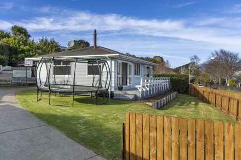 Photo of property in 5 Heaphy Street, Westown, New Plymouth, 4310