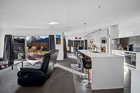 Photo of property in 22 Mercade Close, Stratford, 4332