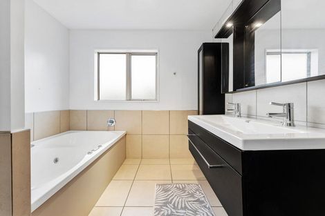 Photo of property in 29 Straven Road, Riccarton, Christchurch, 8011