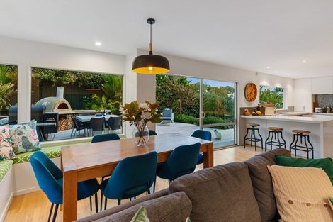 Photo of property in 23 Esther Place, Red Beach, 0932