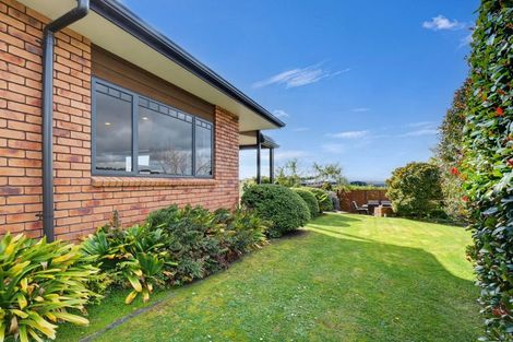 Photo of property in 71 Ruapehu Drive, Fitzherbert, Palmerston North, 4410