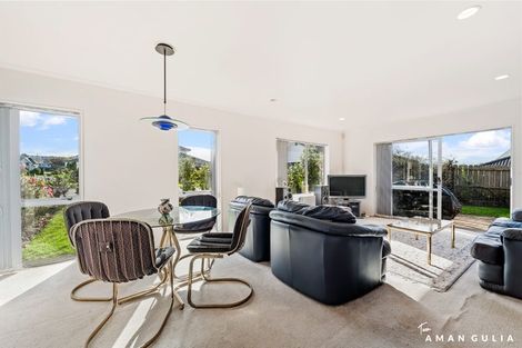 Photo of property in 32 Heversham Place, Glendene, Auckland, 0602