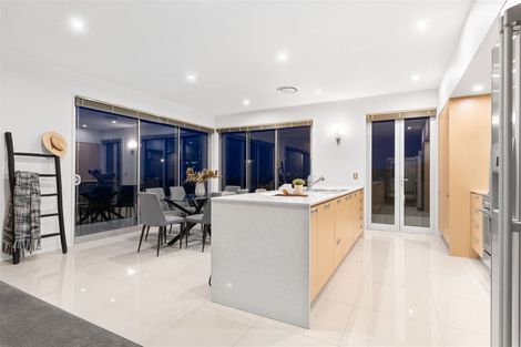 Photo of property in 4 Law Lane, Mount Pleasant, Christchurch, 8081