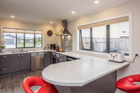 Photo of property in 76 Awatea Avenue, Paraparaumu, 5032