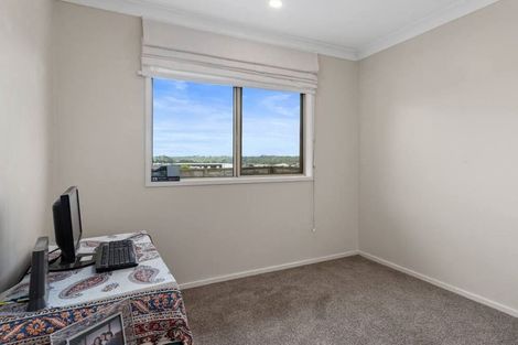 Photo of property in 39 Bluebird Crescent, Unsworth Heights, Auckland, 0632