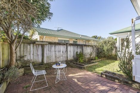 Photo of property in 1d Kereru Bend, Tawa, Wellington, 5028