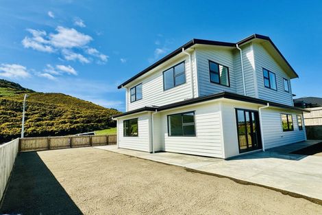 Photo of property in 50 Farnworth Terrace, Glenside, Wellington, 6037