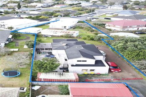 Photo of property in 7 Taha Road, Te Atatu South, Auckland, 0610