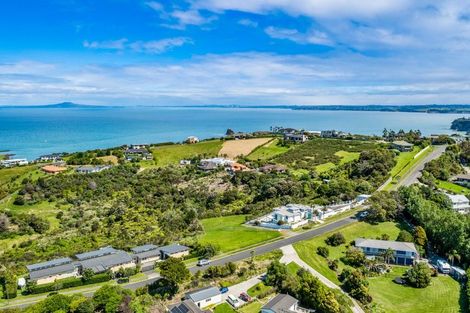 Photo of property in 127 Roberts Road, Matakatia, Whangaparaoa, 0930