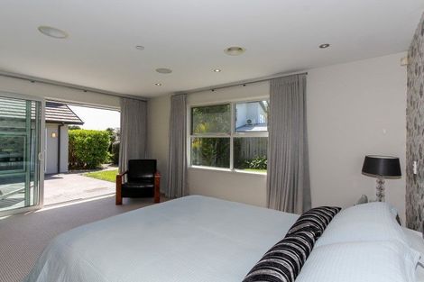 Photo of property in 4 Links Drive, Waiwhakaiho, New Plymouth, 4312