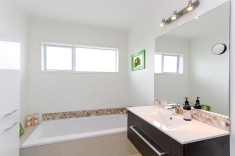 Photo of property in 20 Patterson Road, Hurworth, New Plymouth, 4371