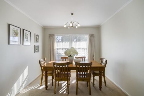 Photo of property in 6 Regal Place, Forrest Hill, Auckland, 0620