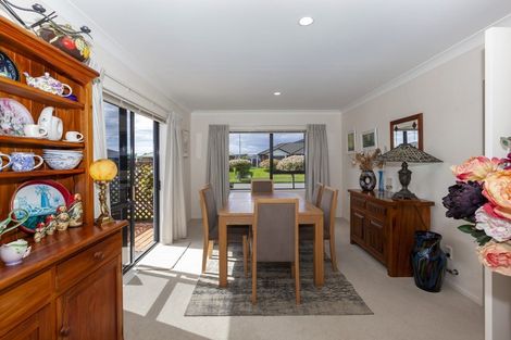 Photo of property in 8 Cranbrook Grove, Waikanae, 5036