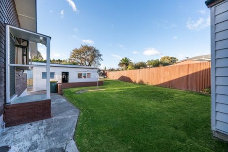 Photo of property in 39 Thornlow Street, Glendene, Auckland, 0602