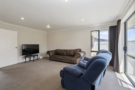 Photo of property in 33 Geneva Terrace, Kelvin Grove, Palmerston North, 4414