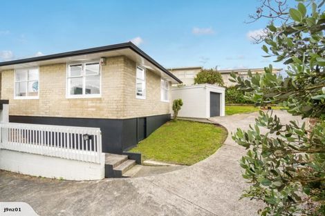 Photo of property in 3/10 Coroglen Avenue, Birkenhead, Auckland, 0626