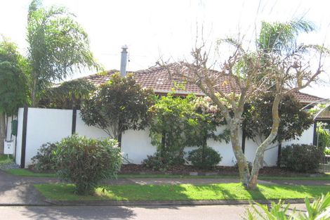 Photo of property in 2/52 Vivian Wilson Drive, Eastern Beach, Auckland, 2012