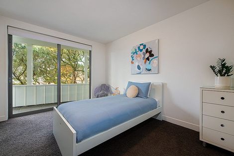 Photo of property in 33a Stanley Point Road, Stanley Point, Auckland, 0624